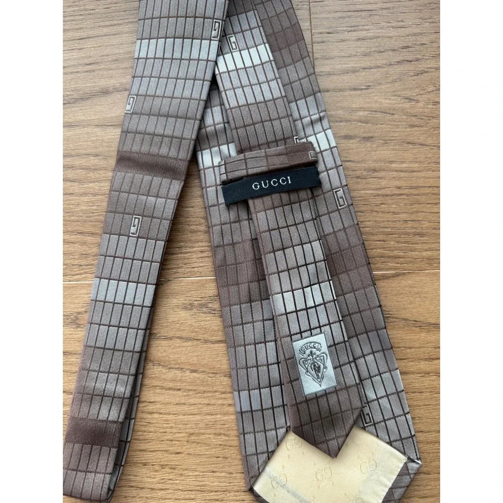 Gucci Mens Silk Tie Brown Geometric Grid Logo Pattern Made in Italy Designer